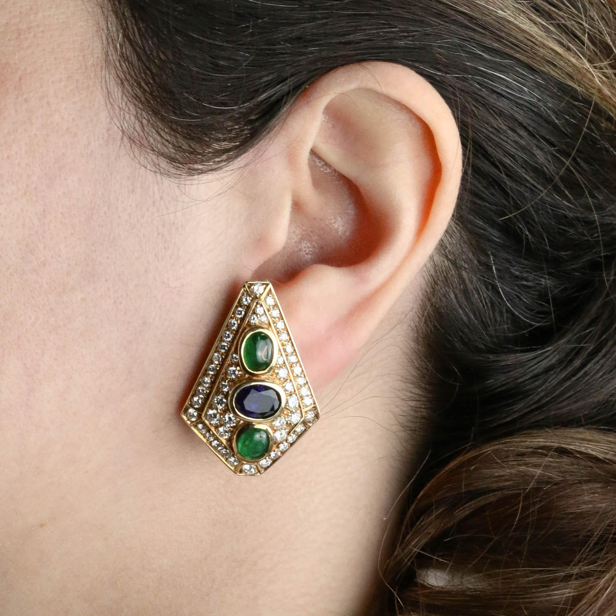 Parure REPOSSI en or jaune, perles, saphirs, émeraudes et diamants