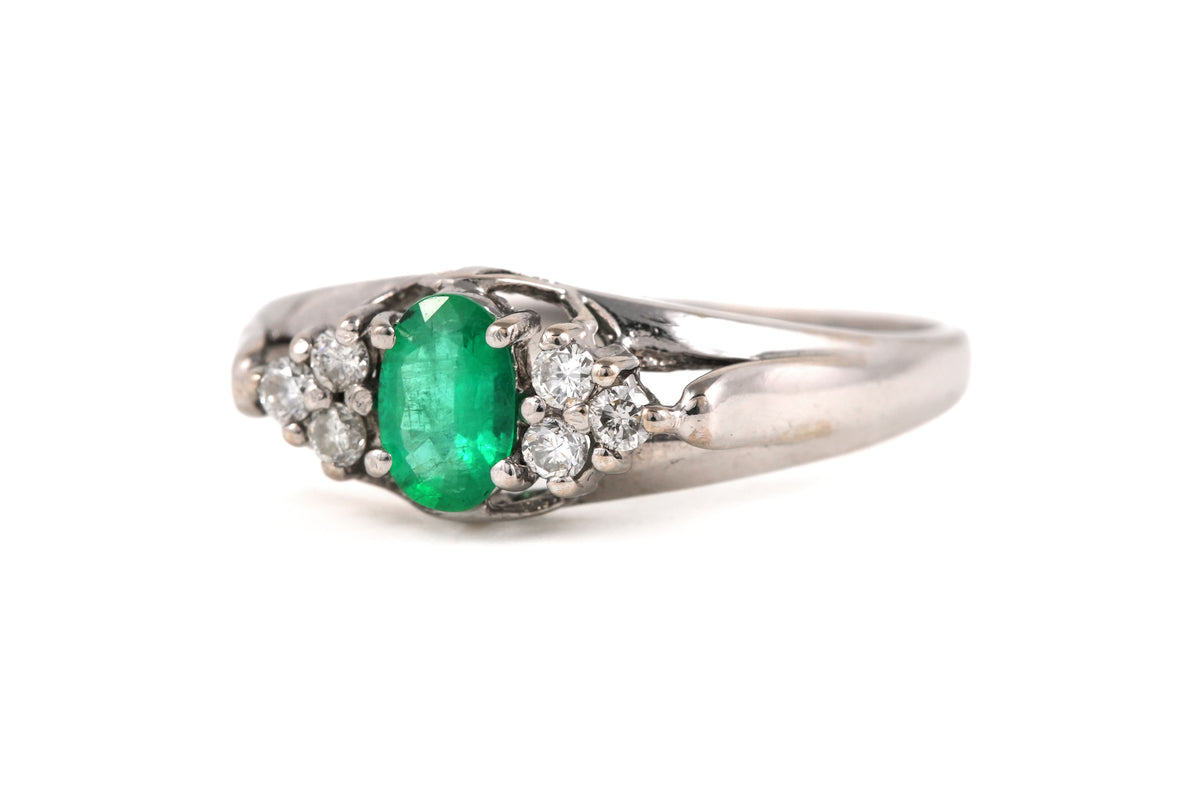 Bague Trilogie en or blanc, émeraude et diamants