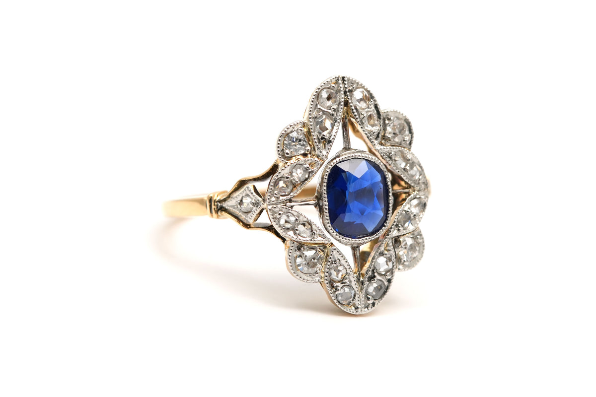 Bague Entourage en or jaune, saphir et diamants