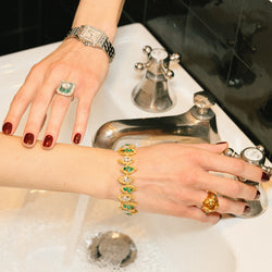 Bracelet Souple BOUCHERON en or jaune, émeraudes et diamants
