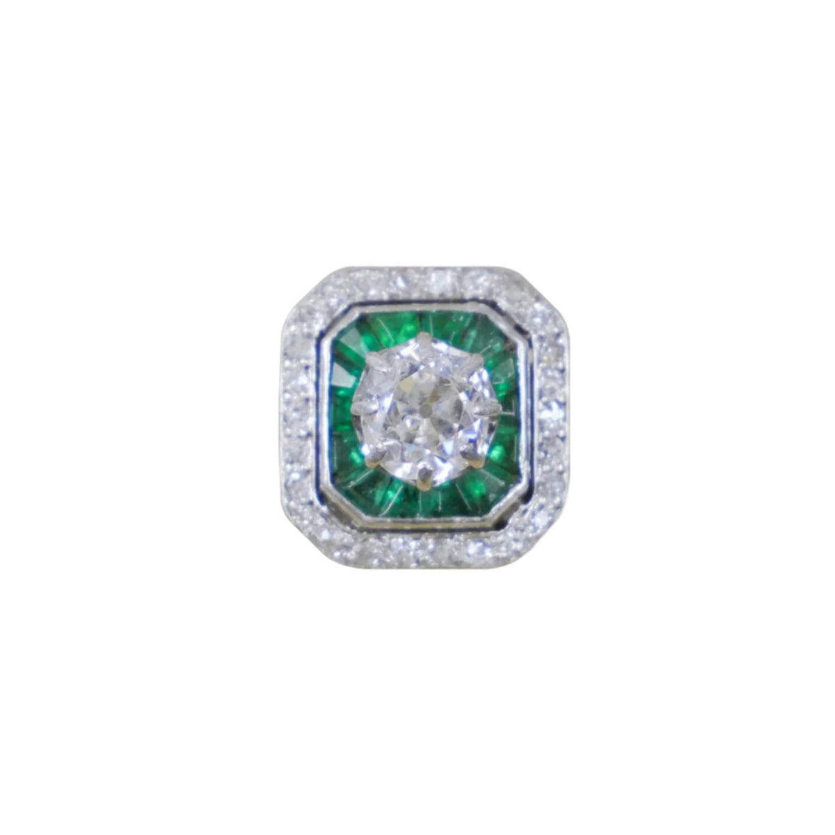 Bague Entourage en platine, émeraudes et diamants