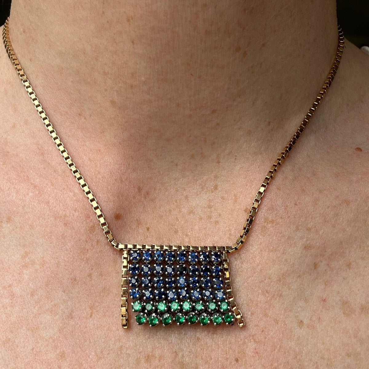 Collier à franges d'émeraudes et saphirs