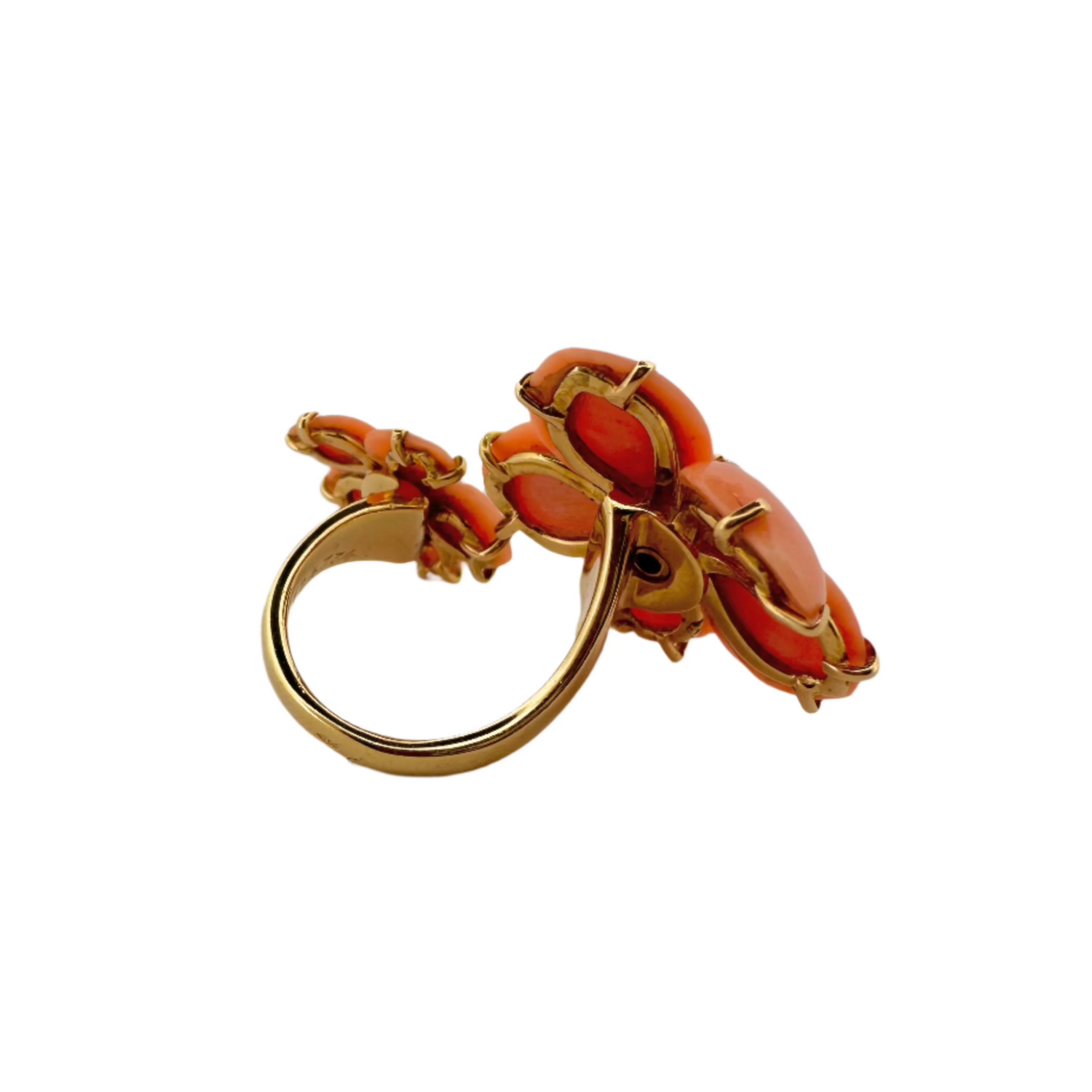 Bague VAN CLEEF & ARPELS Rose de Noël en or jaune, corail et diamants