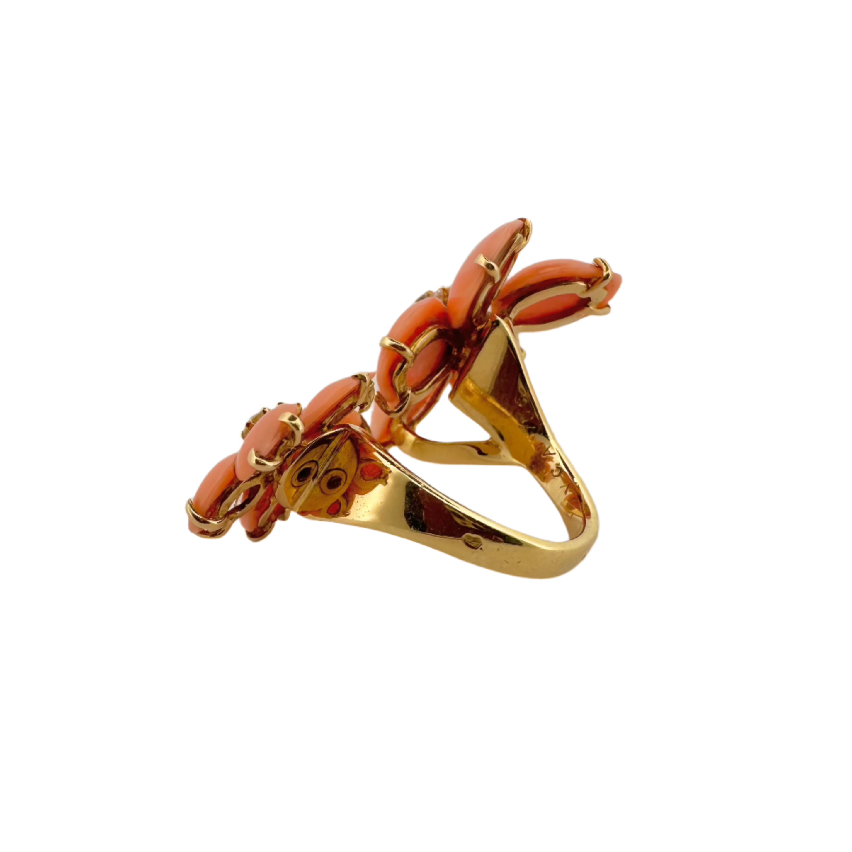 Bague VAN CLEEF & ARPELS Rose de Noël en or jaune, corail et diamants