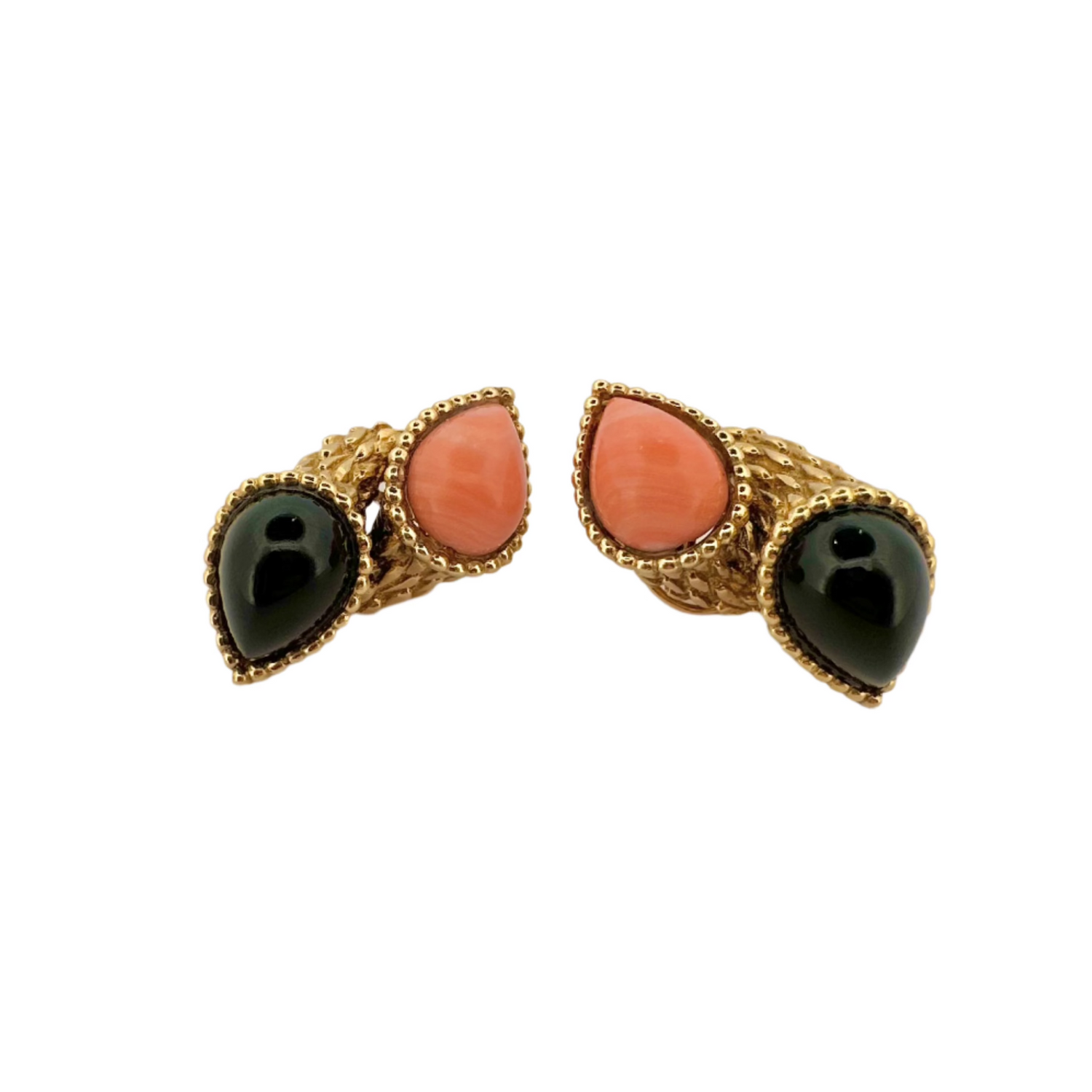 Boucle d'oreilles BOUCHERON Serpent Bohème en or jaune, onyx et corail