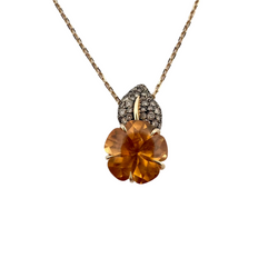 Collier CHANEL Camélia aquatique en or jaune, citrine et diamants