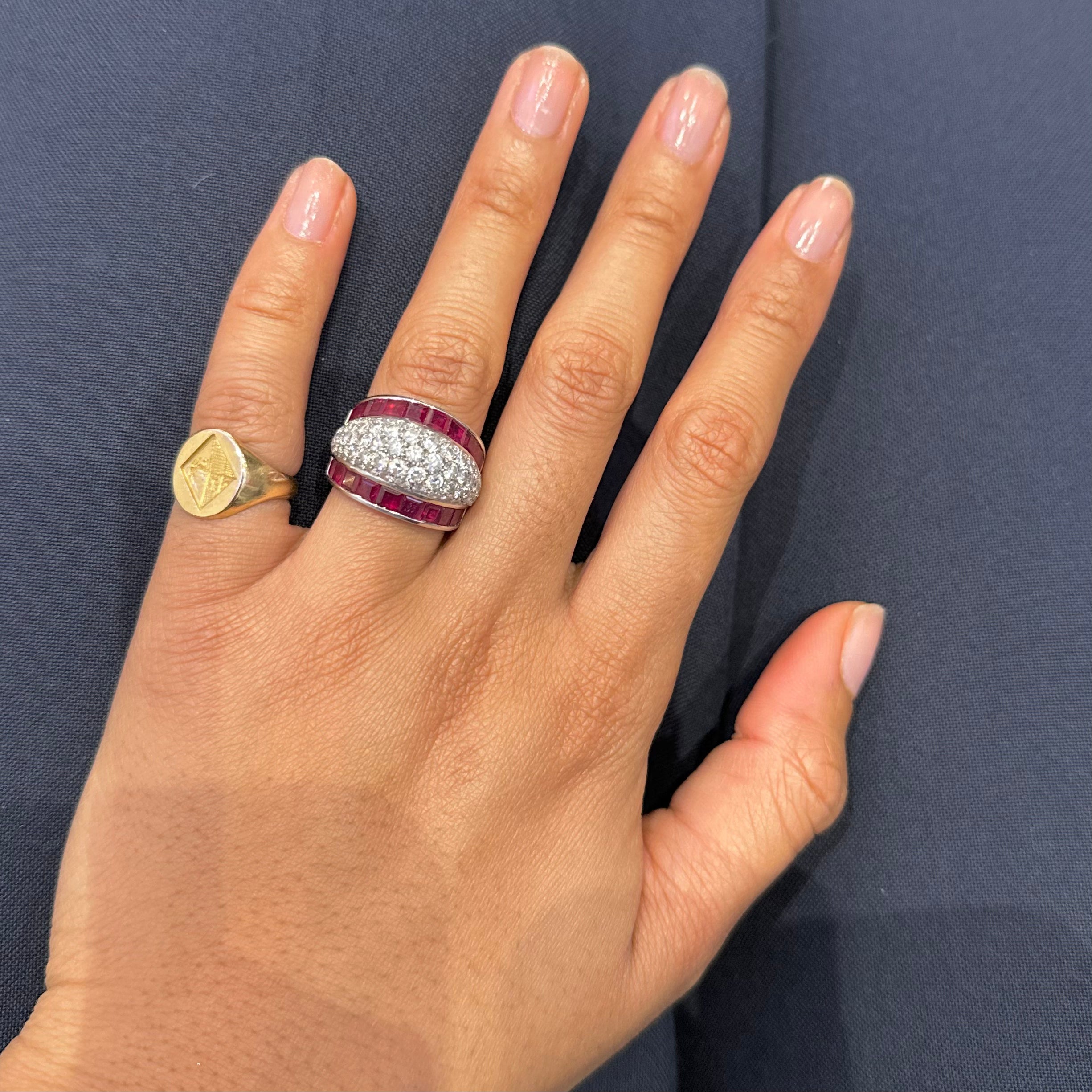 Bague Bandeau en or blanc, rubis et diamants