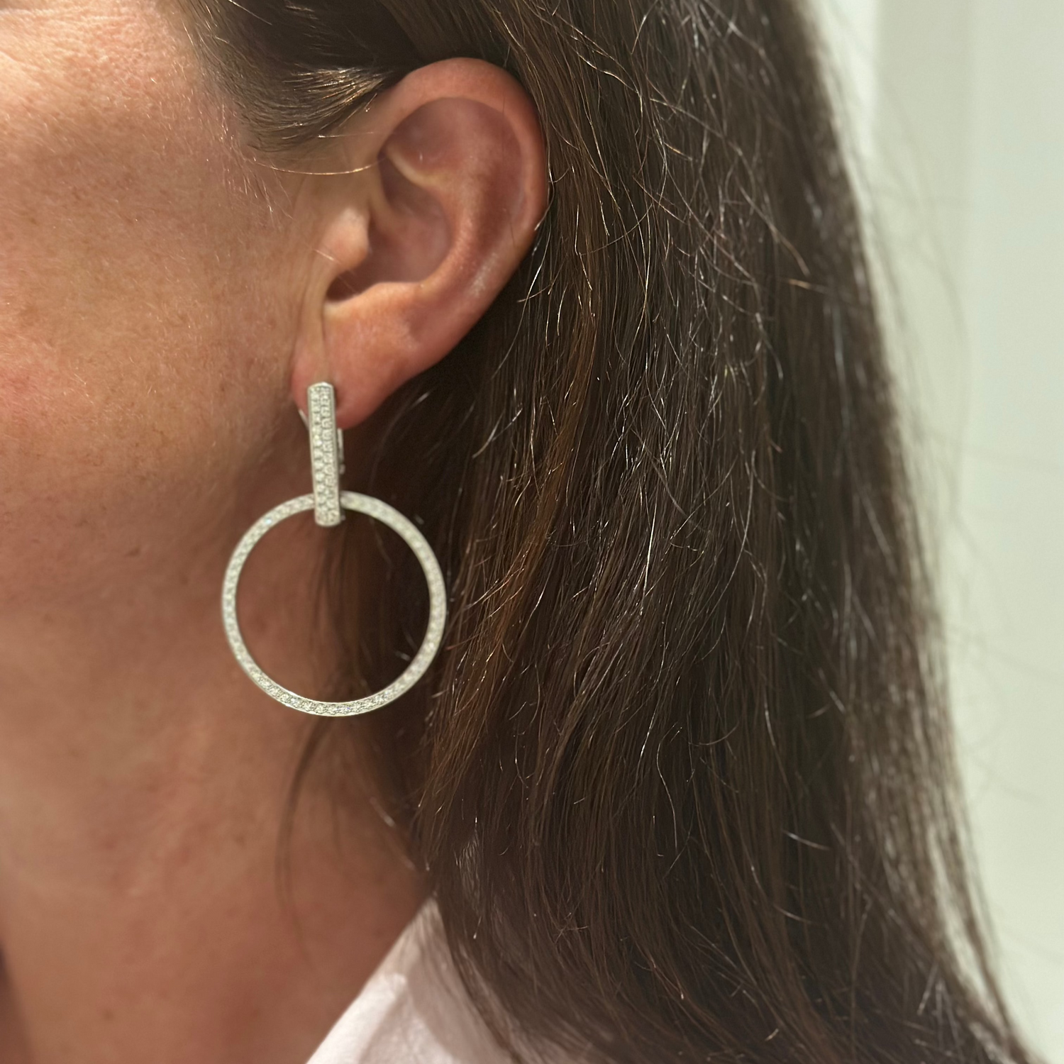 Boucles d'oreilles Créoles BOUCHERON en or blanc et diamants