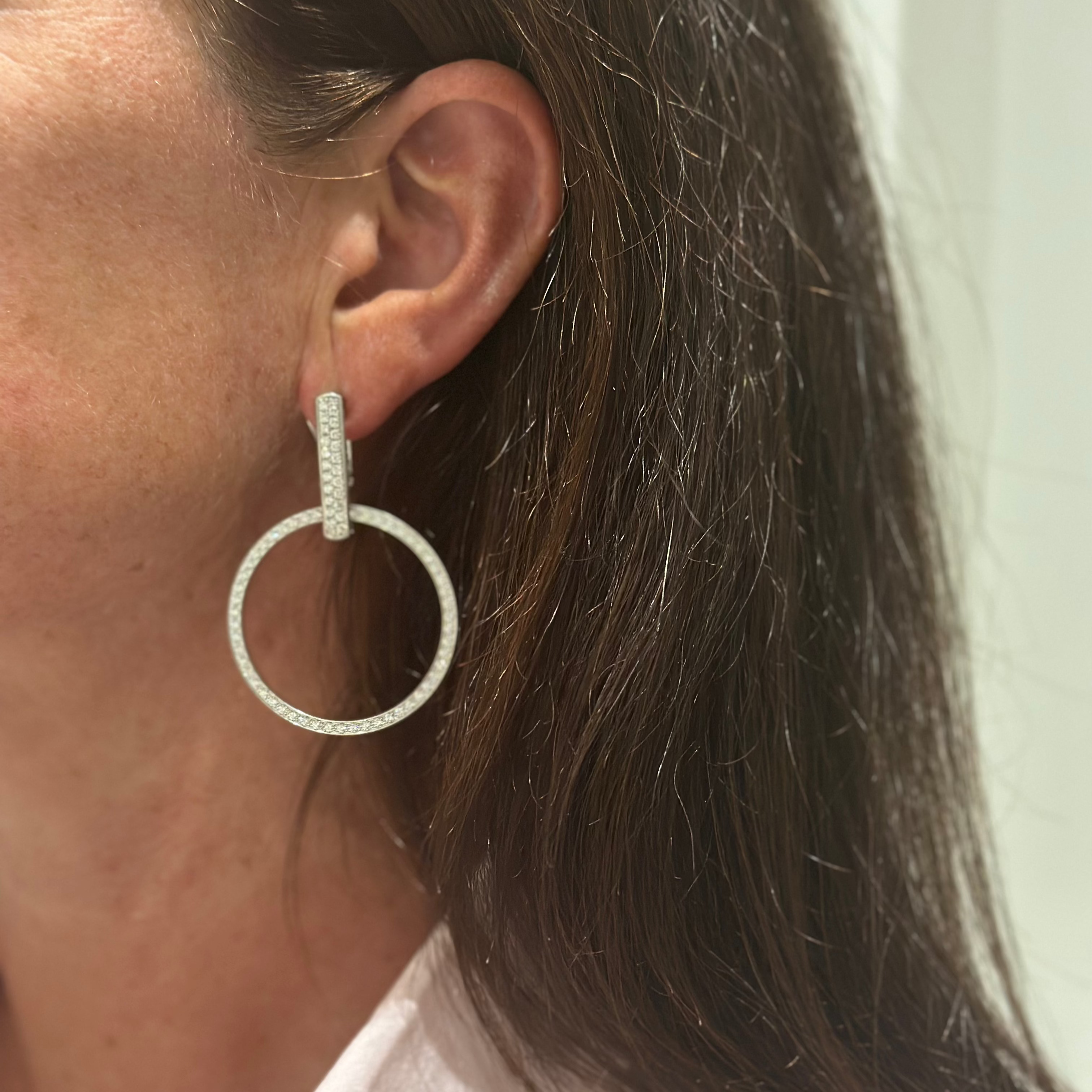 Boucles d'oreilles Créoles BOUCHERON en or blanc et diamants