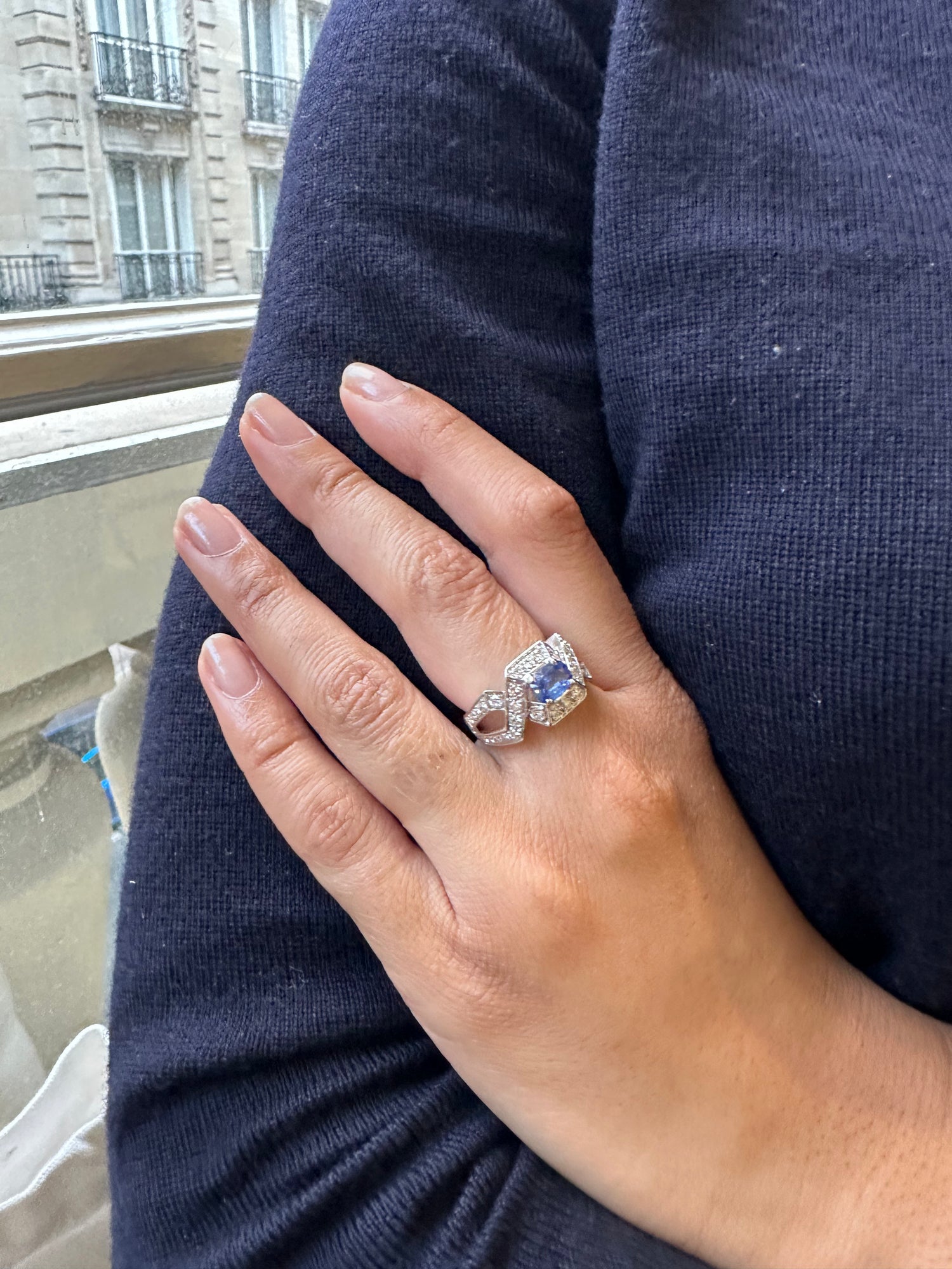 Bague en or blanc 18 carats en saphir et diamants