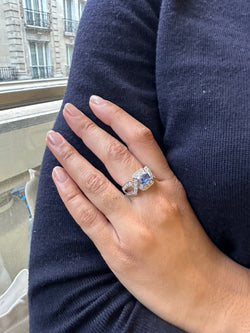 Bague en or blanc 18 carats en saphir et diamants