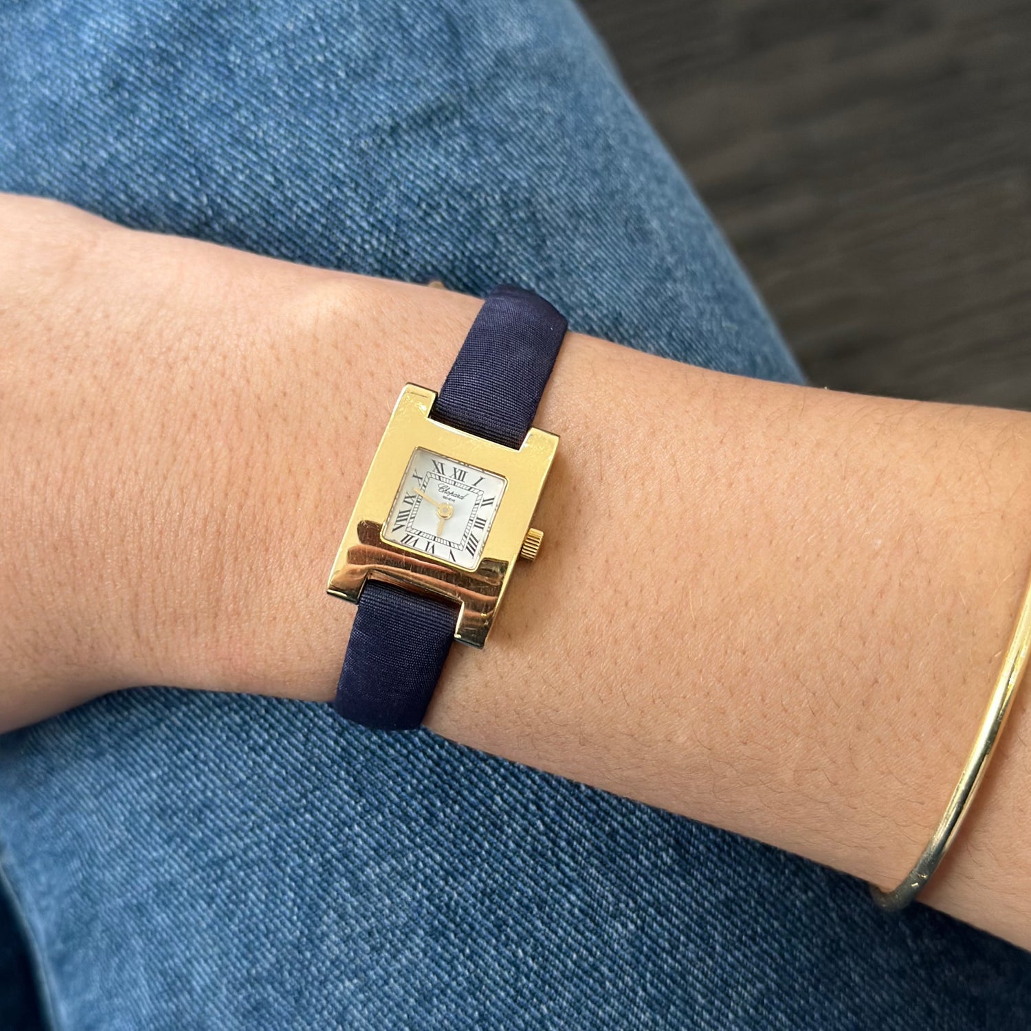 Montre CHOPARD en or jaune et soie bleue