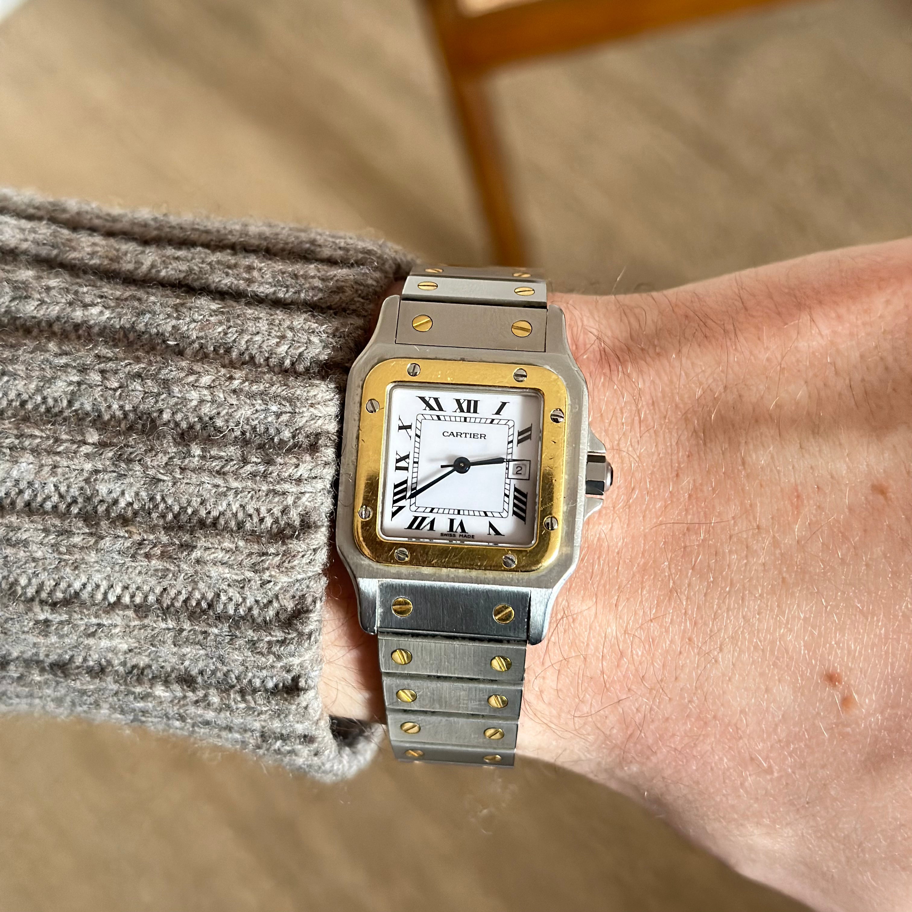 Montre CARTIER "Santos" en or jaune, acier et saphir