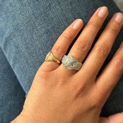 Bague Noeud en or blanc ornée de diamants