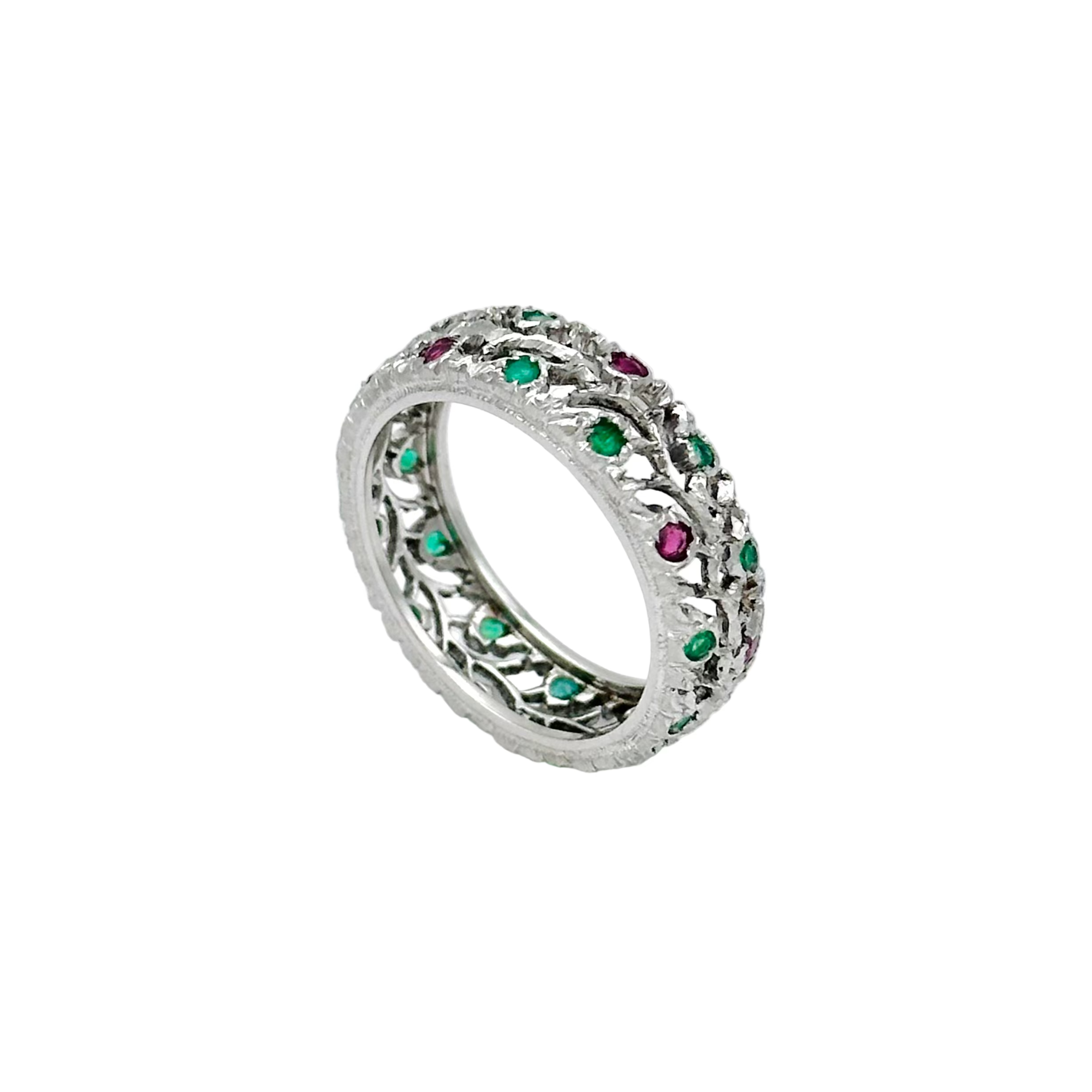 Bague Bandeau BUCCELLATI Éternelle en or blanc, rubis et émeraudes