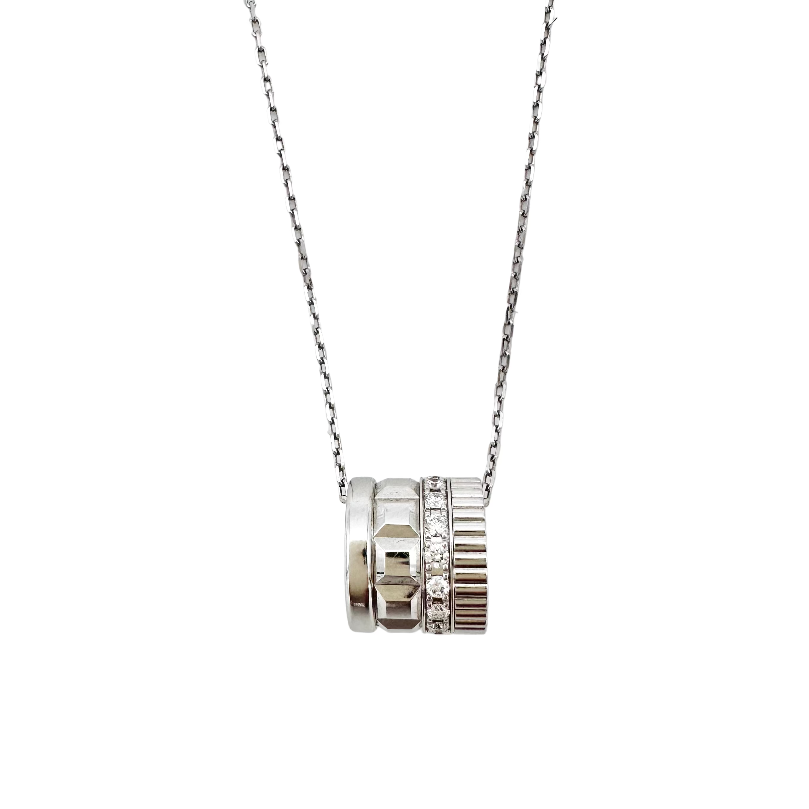 Collier Pendentif BOUCHERON Quatre en or blanc et diamants