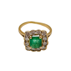 Bague Entourage en or jaune, émeraude et diamants