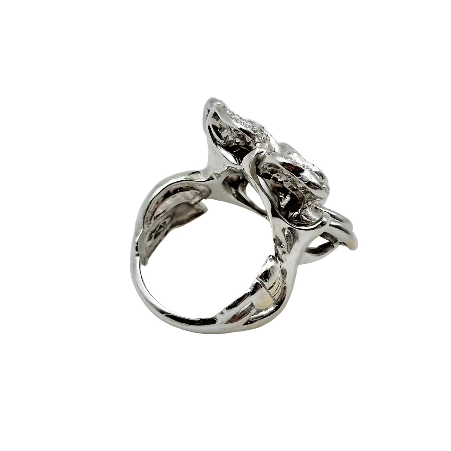 Bague cocktail Camélia en or blanc et diamants