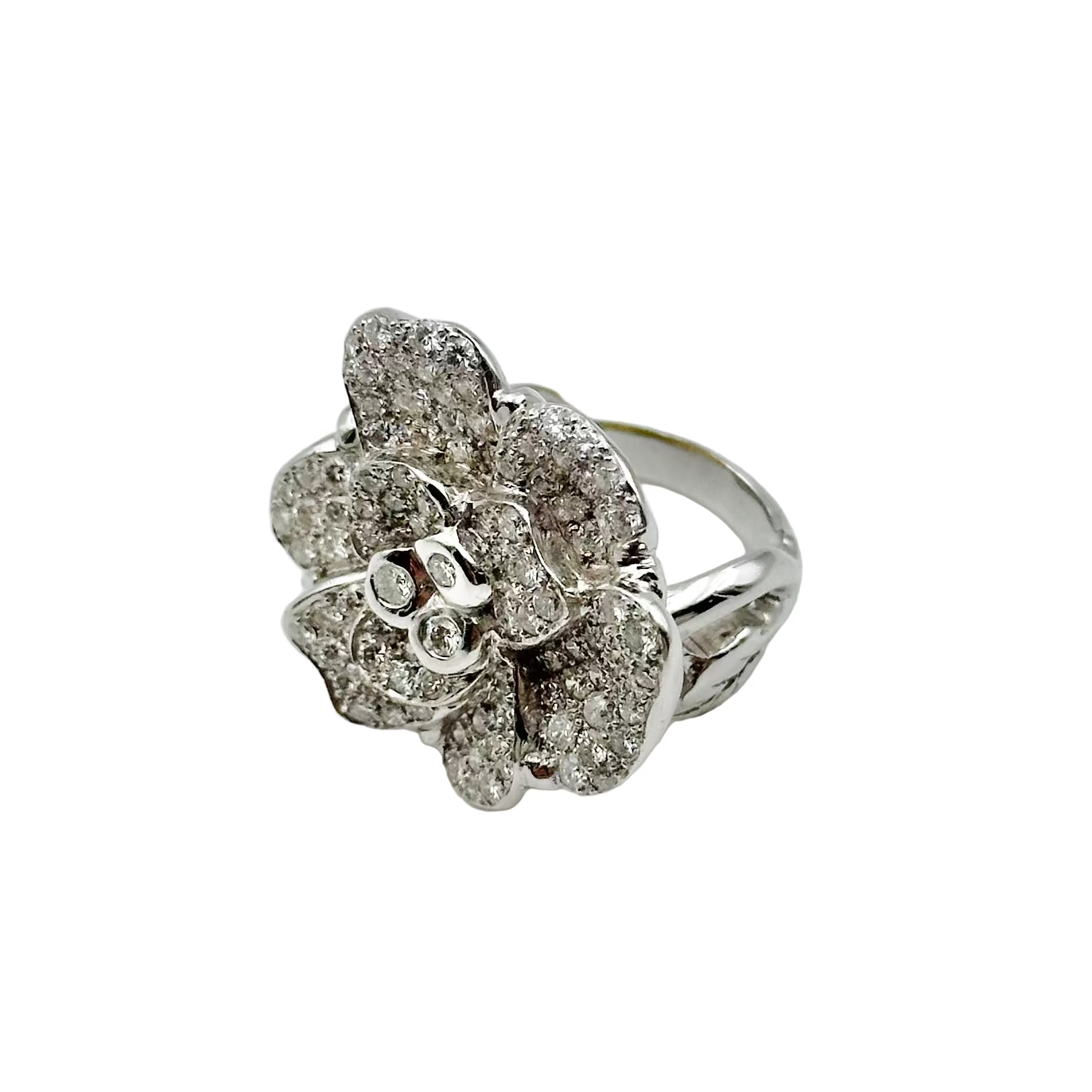 Bague Camélia en or blanc et diamants