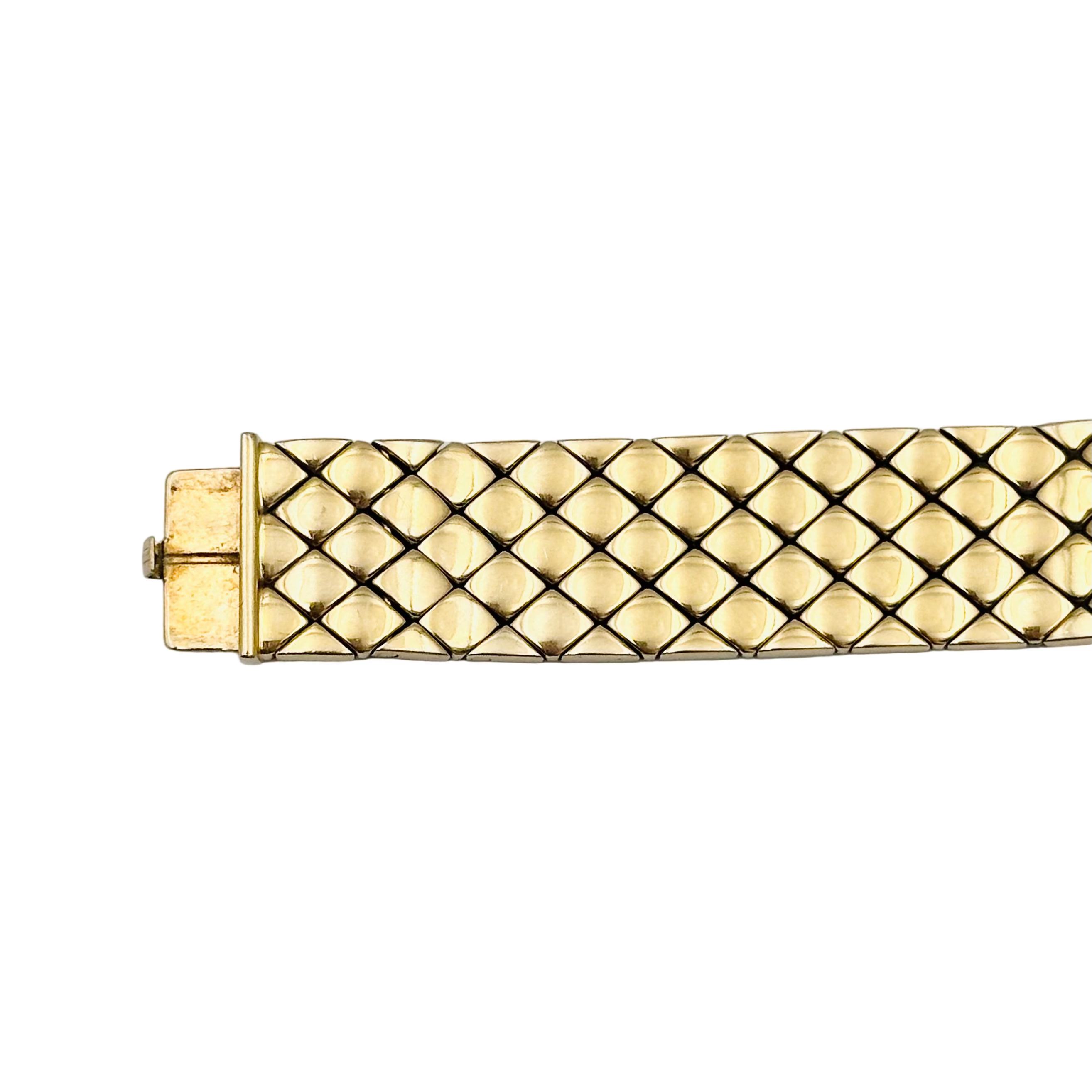 Montre CHANEL "Matelassé" en or jaune