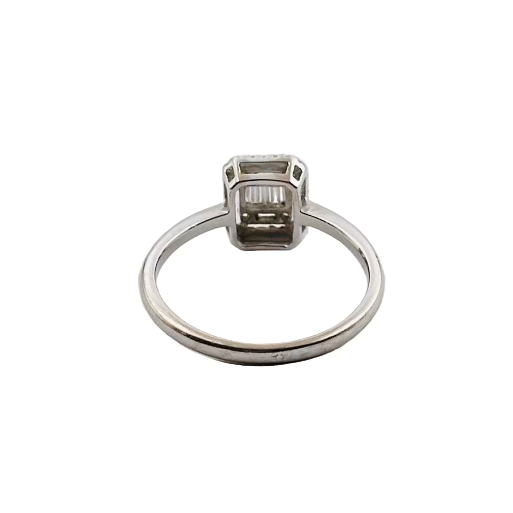 Bague en or blanc et diamants
