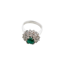 Bague Entourage en or blanc, émeraude et diamants