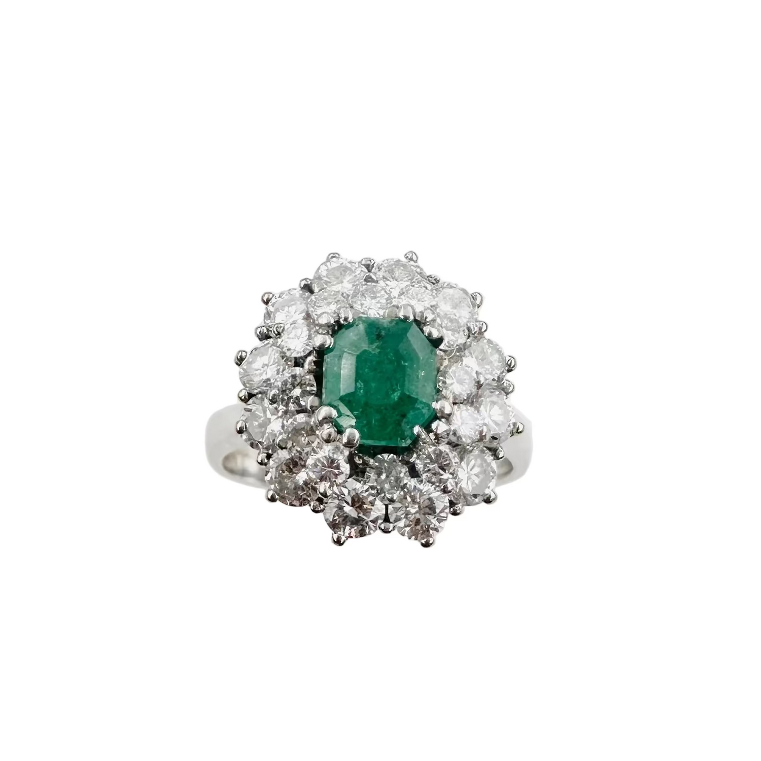Bague Entourage en or blanc, émeraude et diamants