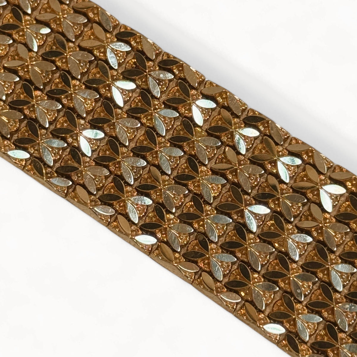 Bracelet manchette souple à maille fleurie