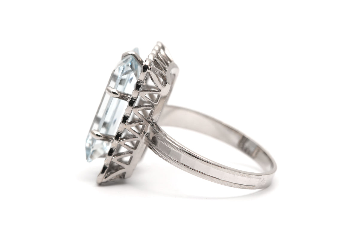 Bague Solitaire en or blanc et aigue-marine