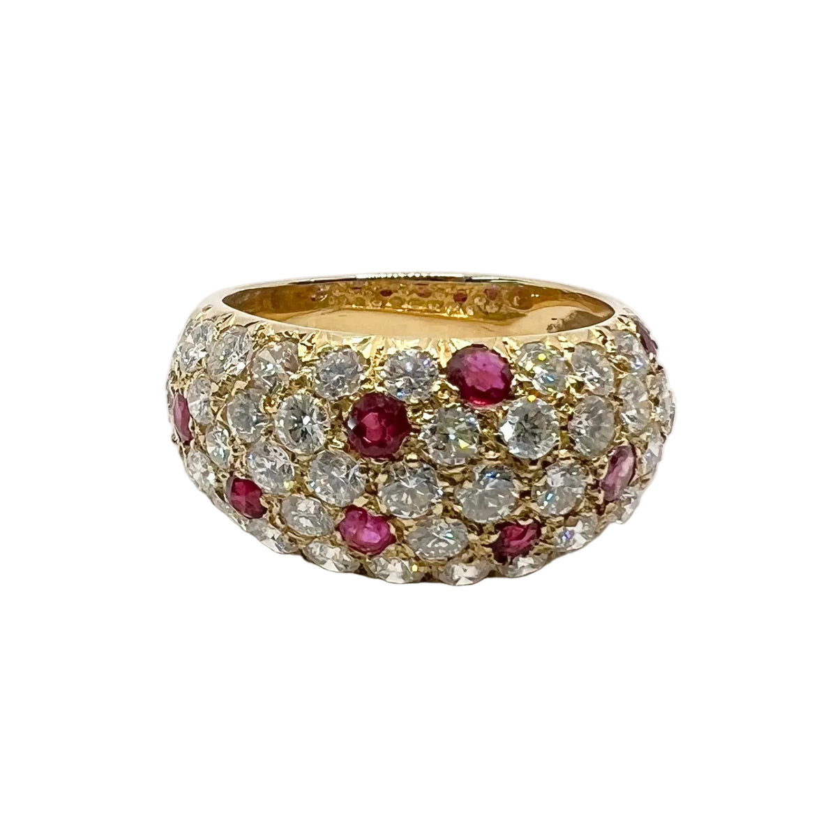 Bague Pavée en or jaune, rubis et diamants