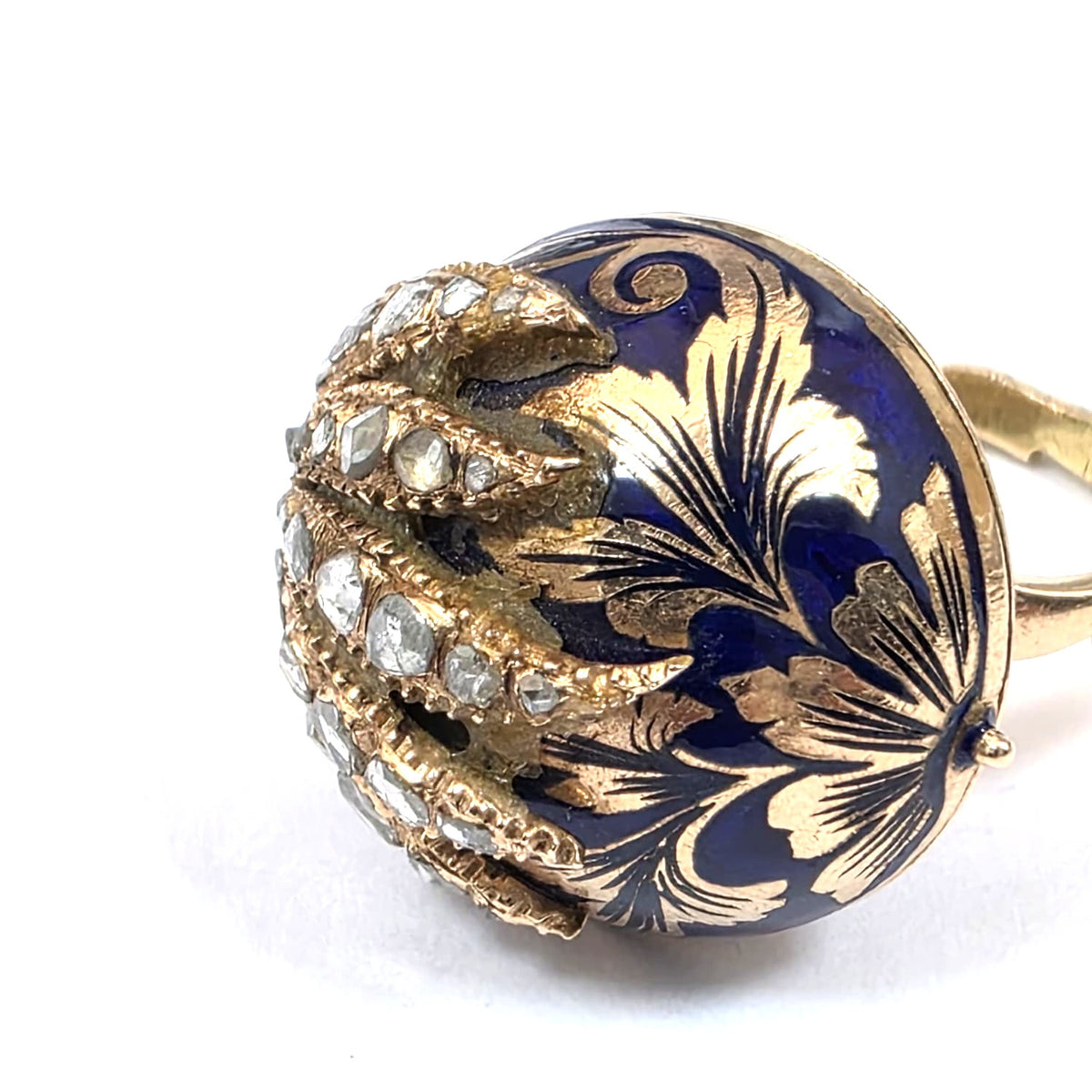 Bague Dôme en or jaune, émeraude et diamants