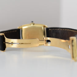 Montre BAUME & MERCIER X VAN CLEEF & ARPELS en or jaune, cuir et saphir
