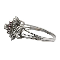 Bague Entourage en or blanc, rubis et diamants