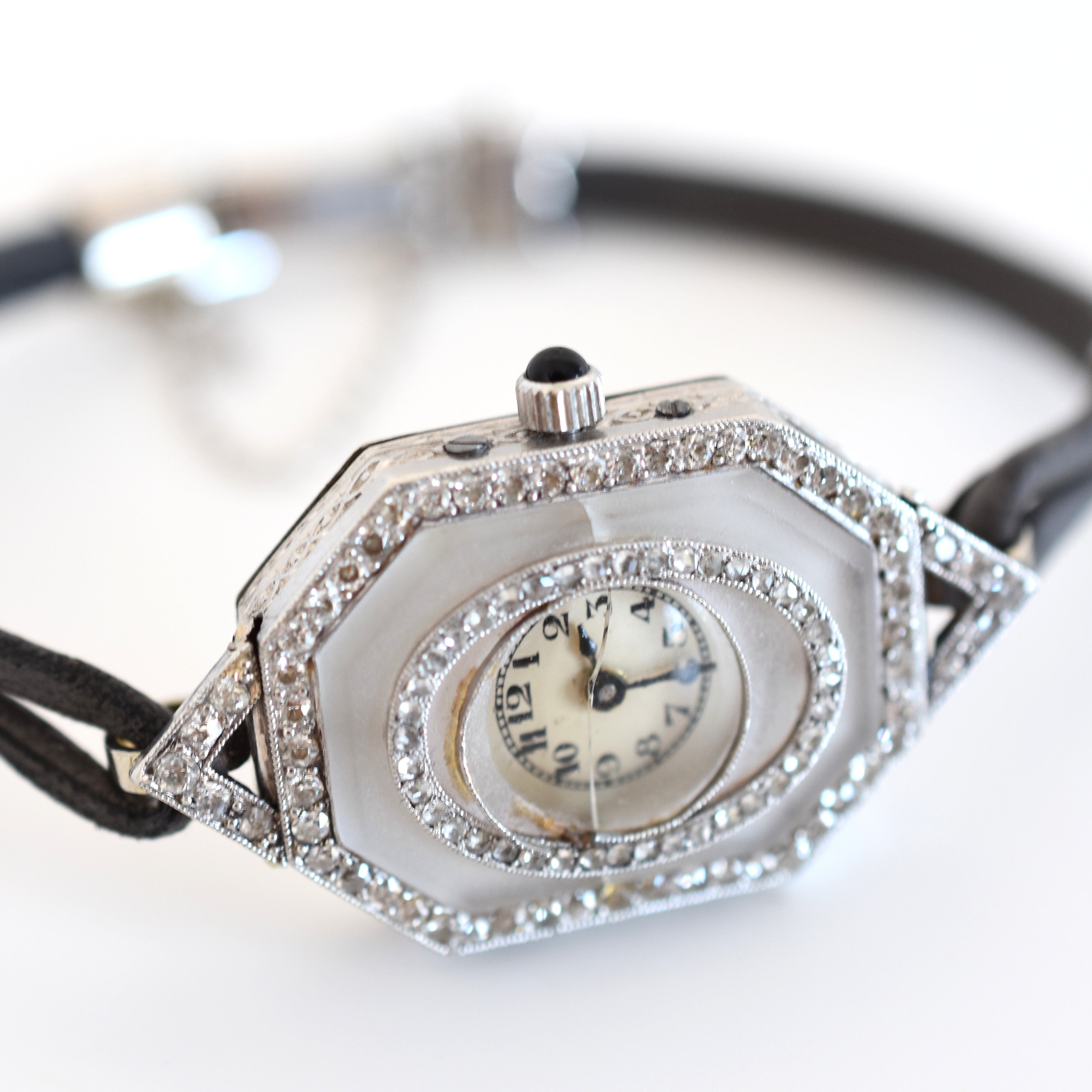 Montre VACHERON CONSTANTIN en or blanc, platine, cuir, quartz et diamants