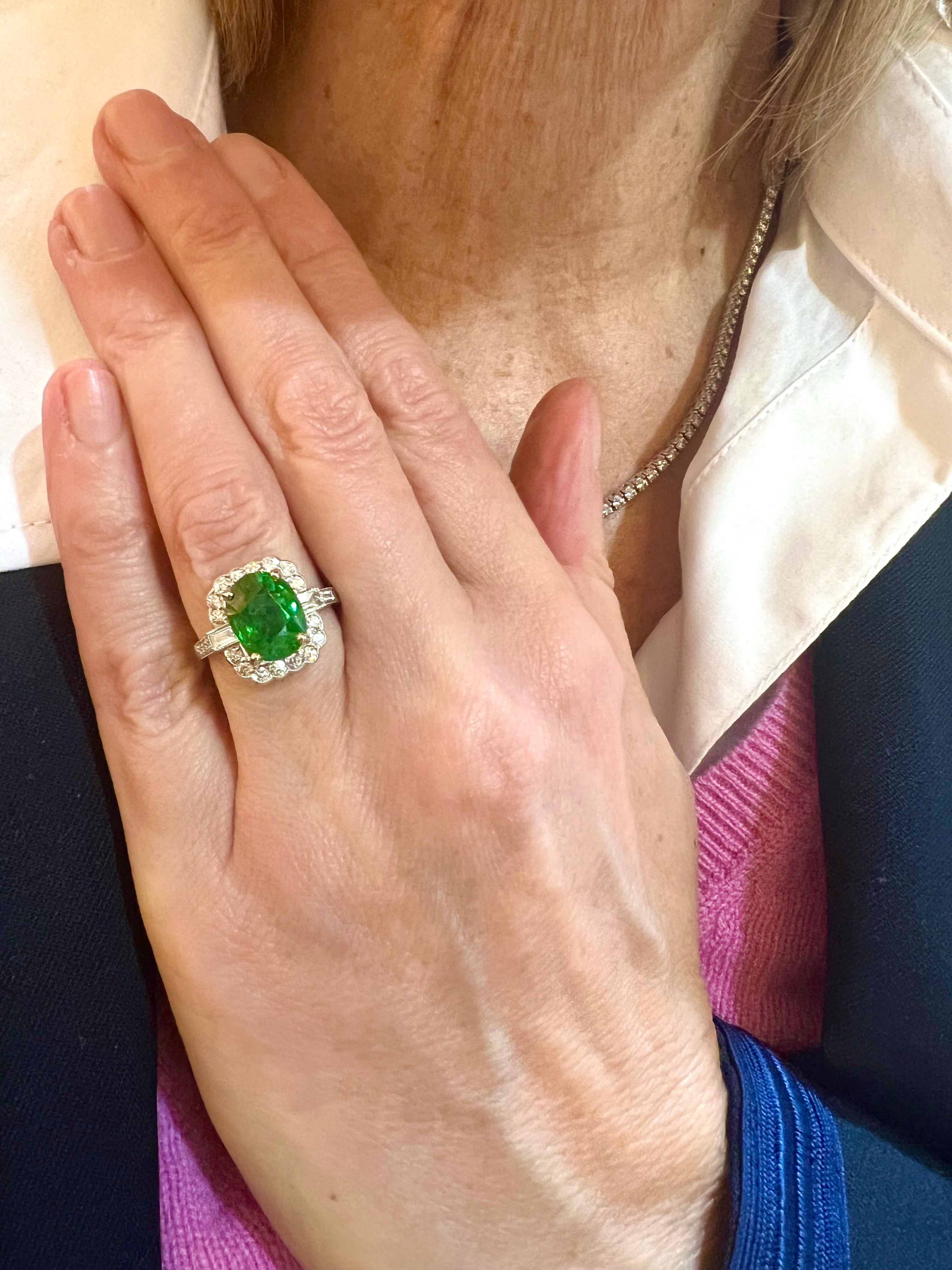 Bague Pompadour en or blanc, grenat tsavorite et diamants