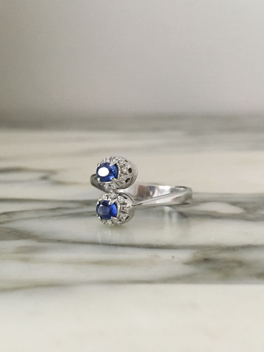 Bague Toi & Moi en or blanc, saphirs et diamants