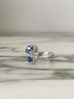 Bague Toi & Moi en or blanc, saphirs et diamants