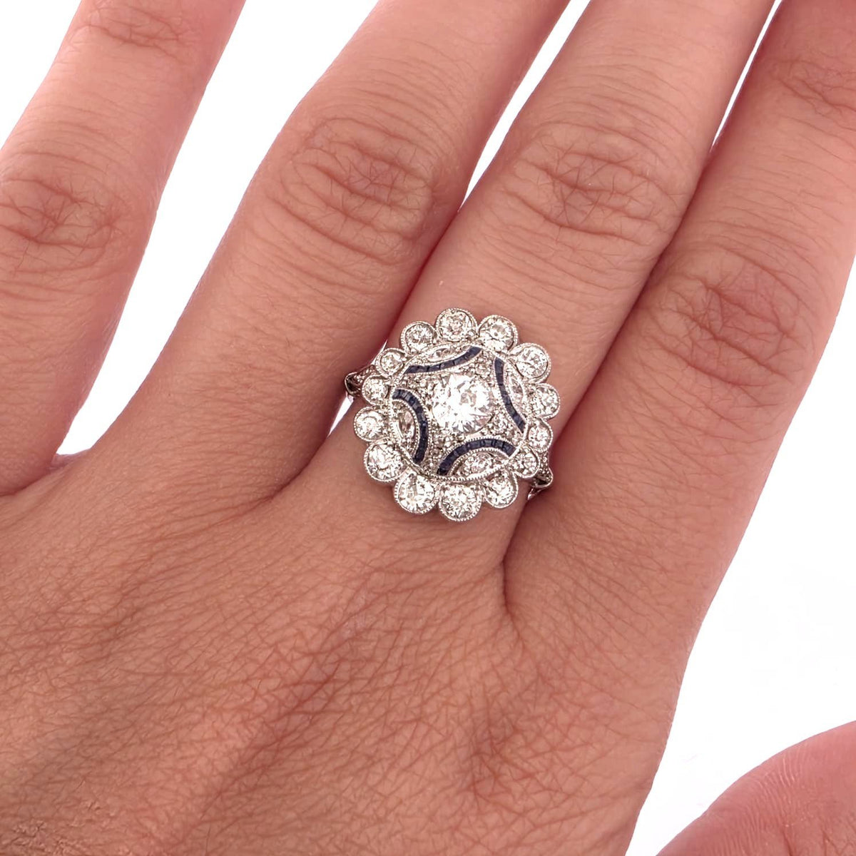 Bague Entourage en platine, saphirs et diamants