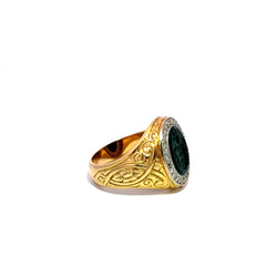 Bague Chevalière en or jaune, camée et diamants