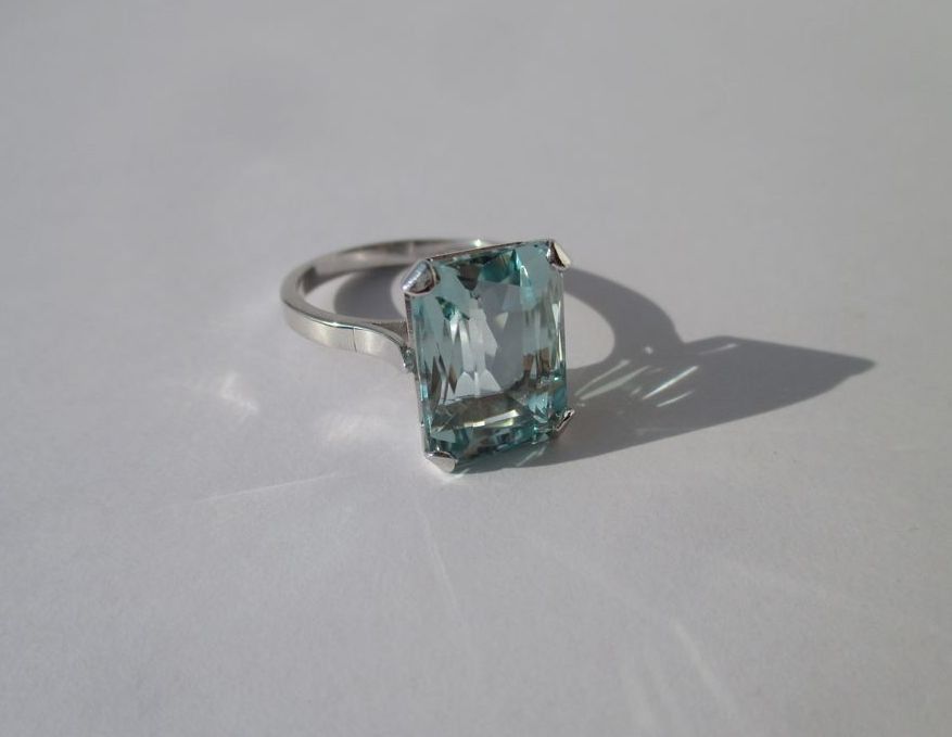 Bague Cocktail en platine et aigue-marine
