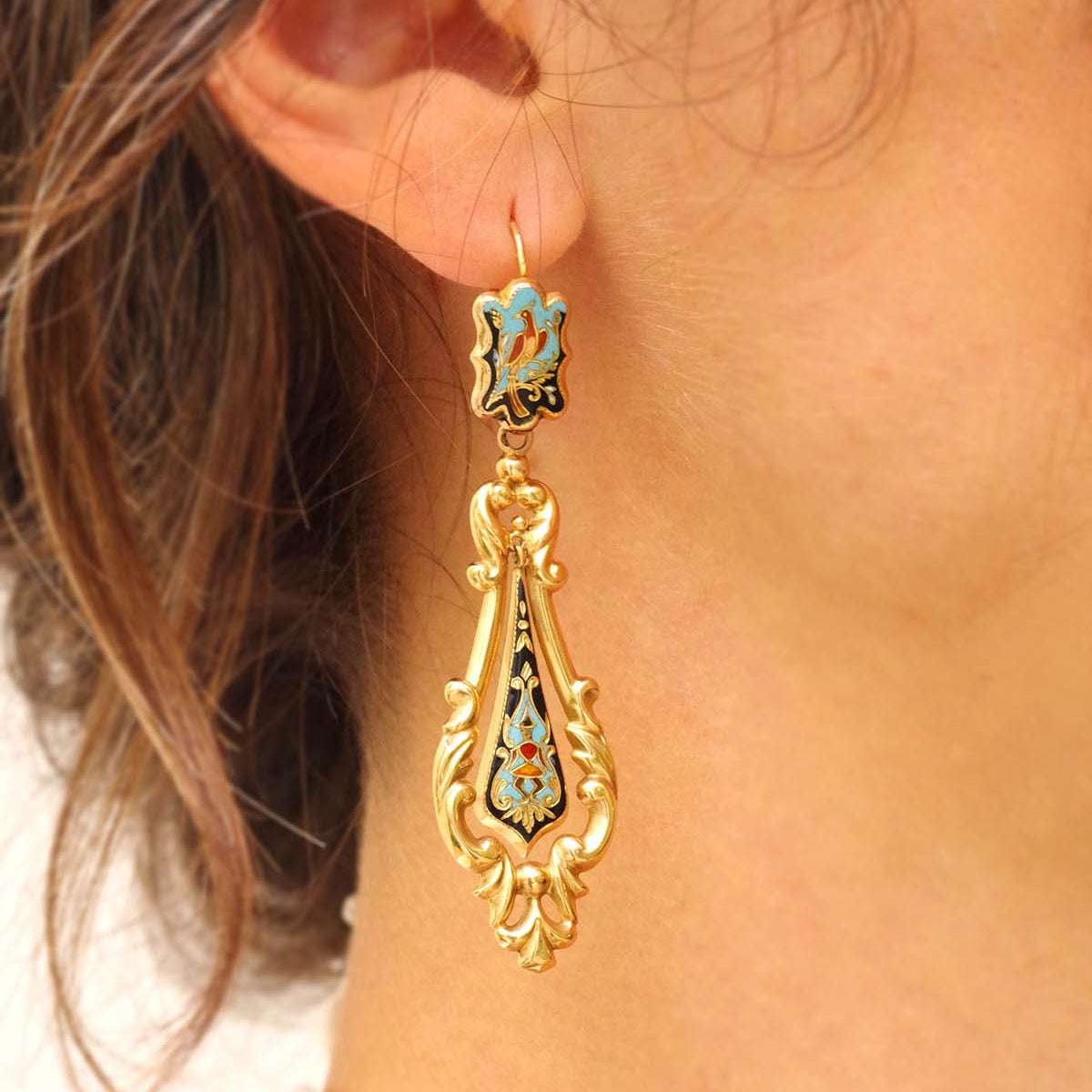 Boucles d'oreilles Pendantes en or jaune et émail