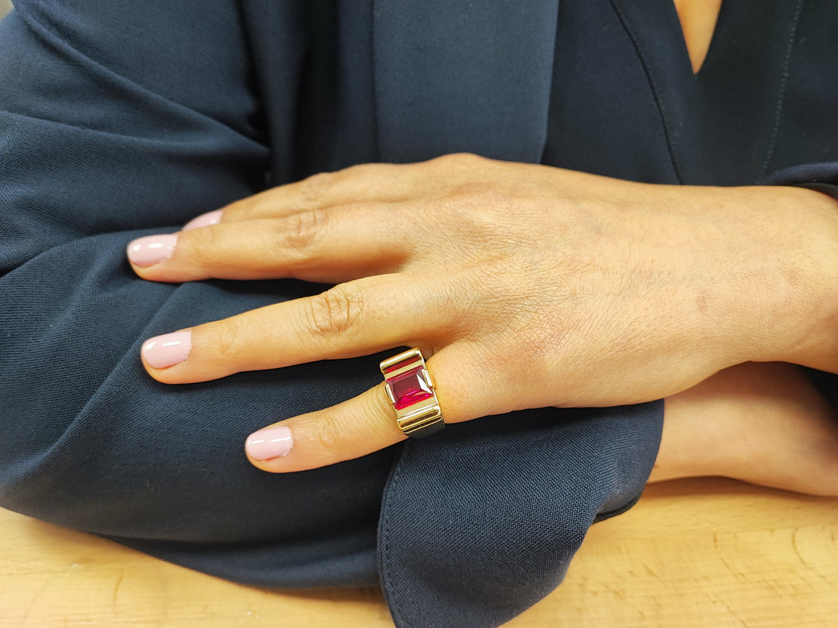 Bague Tank en or jaune et rubis
