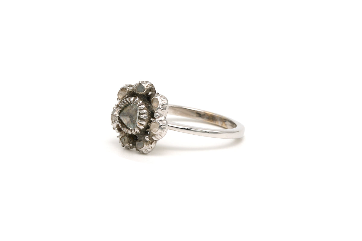 Bague Marguerite en or blanc et diamants