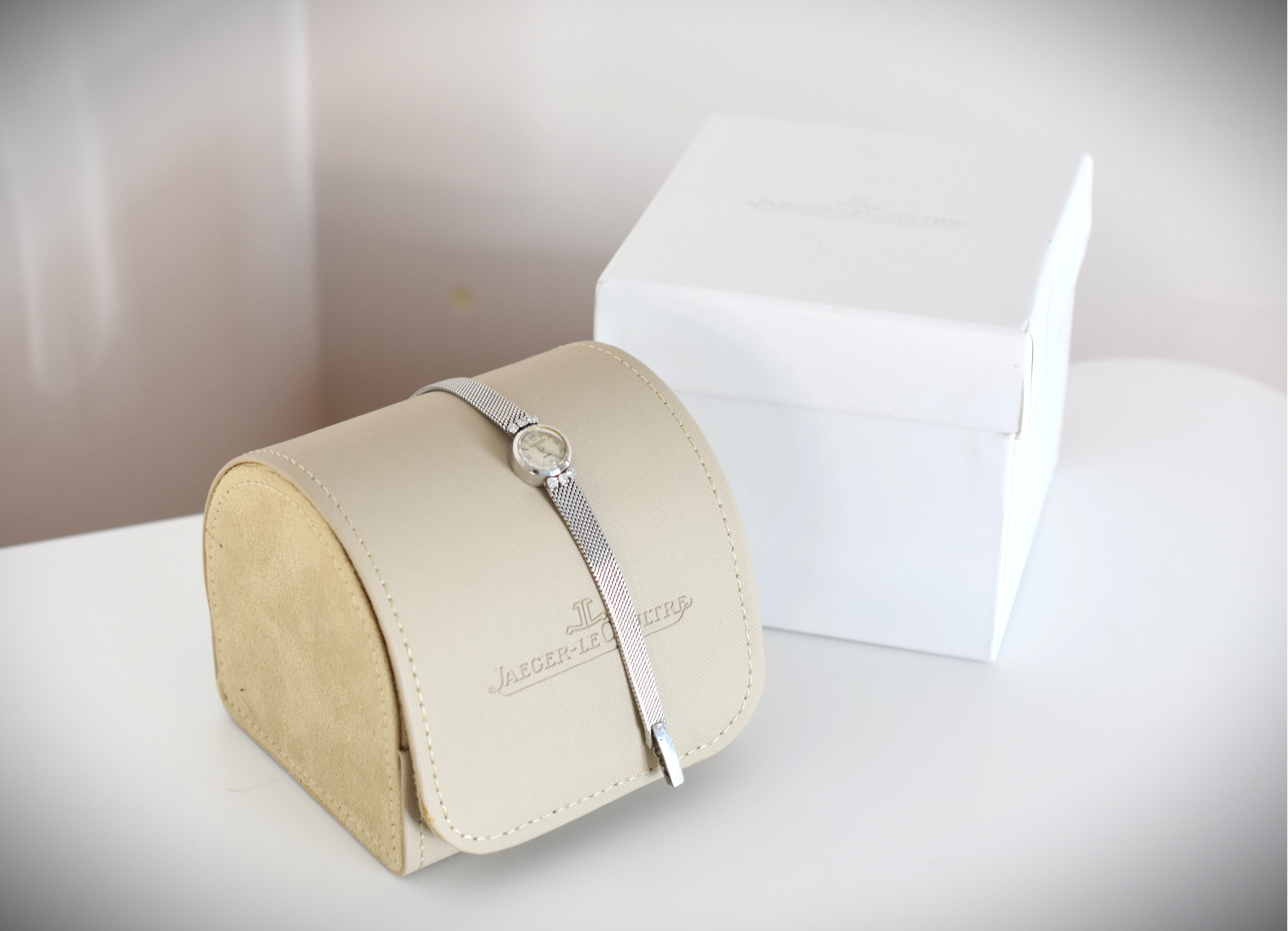 Montre JAEGER-LECOULTRE en or blanc et diamants