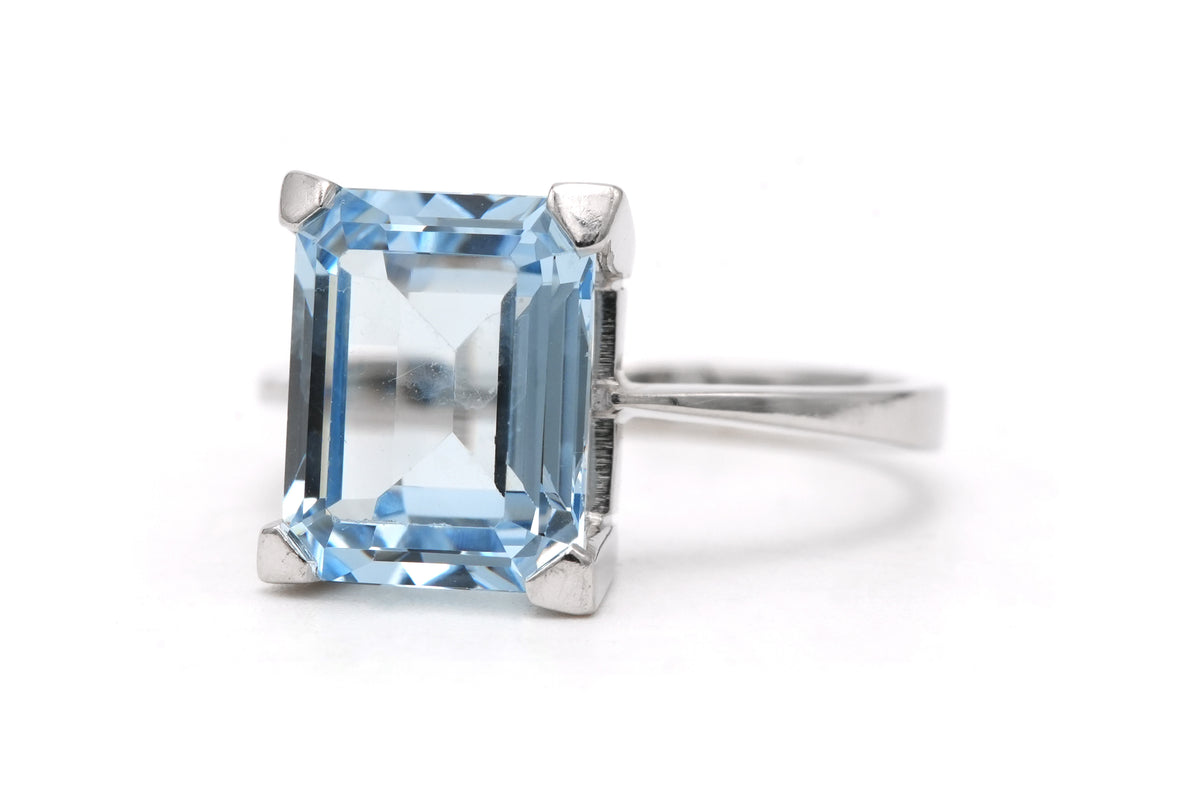 Bague Solitaire en or blanc et aigue-marine