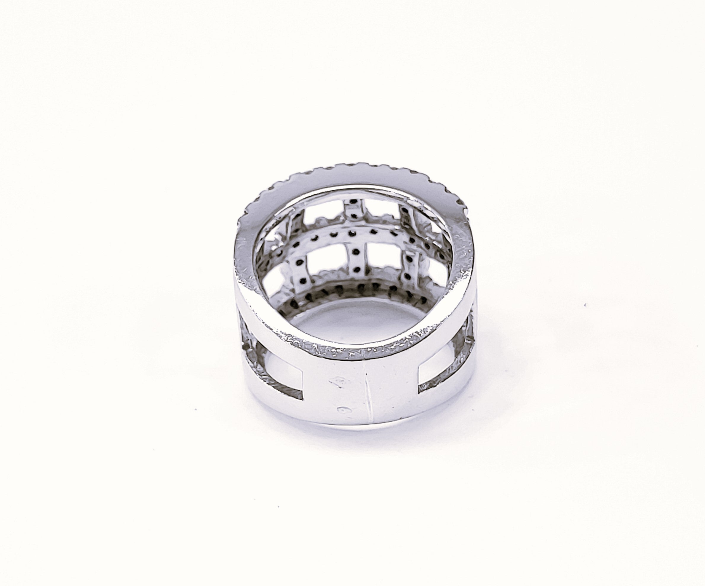 Bague Bandeau en or blanc et diamants
