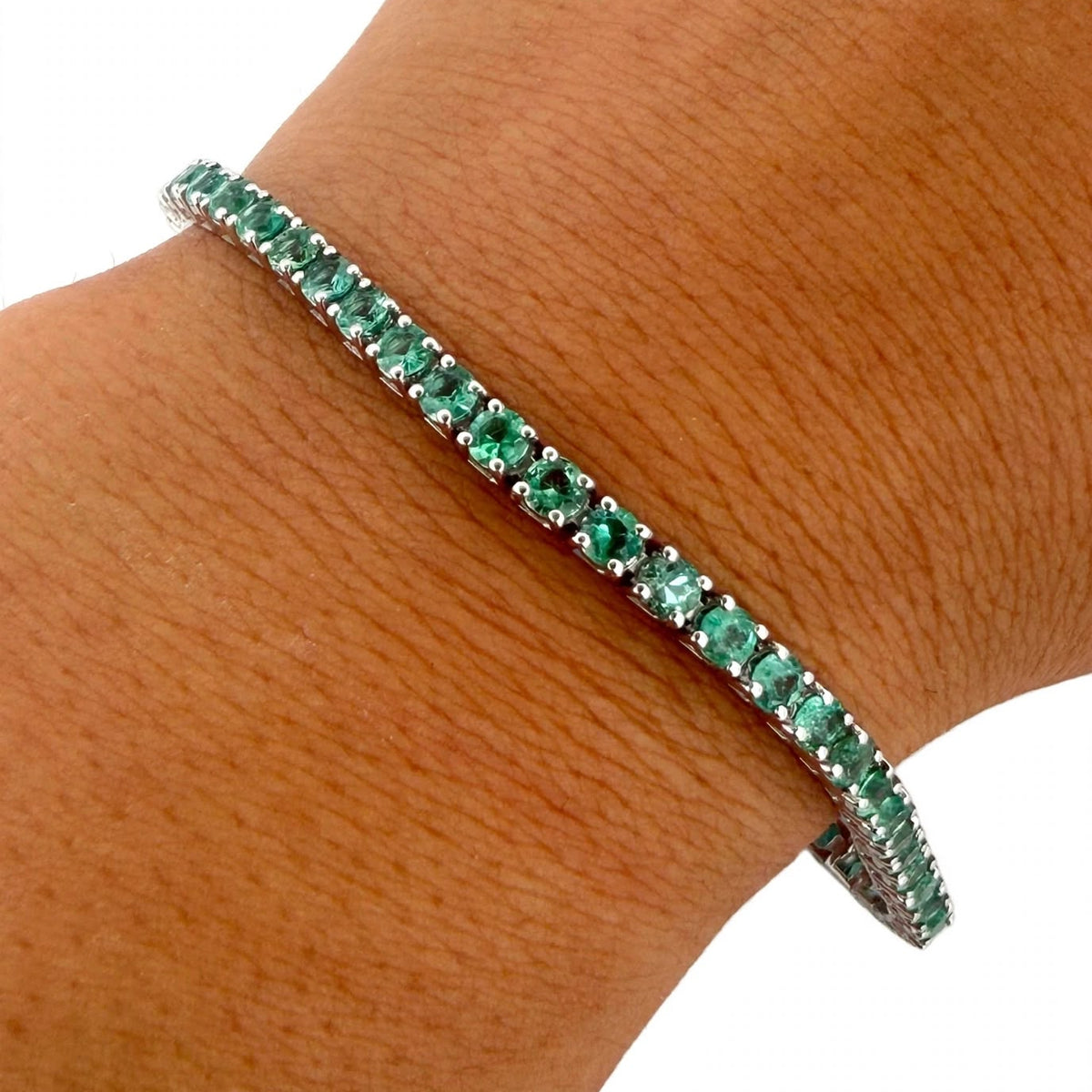 Bracelet Ligne en or blanc et émeraudes