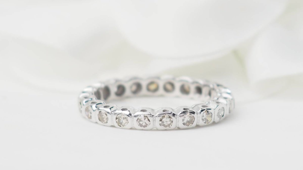 Alliance américaine en or blanc et diamants 0,22ct - Castafiore