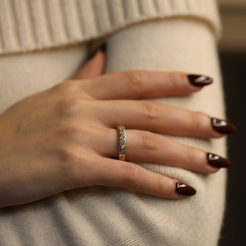 Alliance en or jaune 18k avec 1,20 Cts de Diamants brillants . Taille 54. - Castafiore