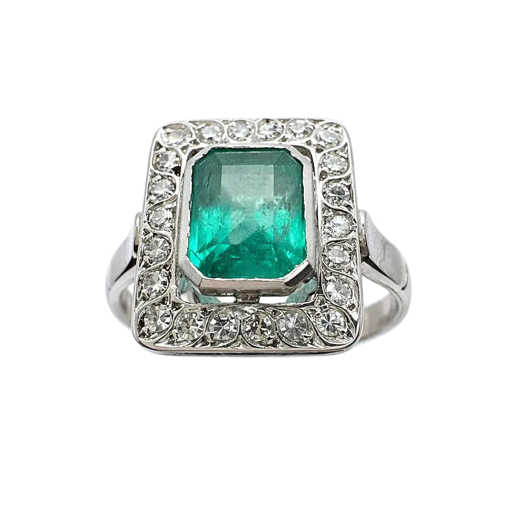 ANILLO ART DÉCO EN ORO BLANCO CON DIAMANTES Y ESMERALDA. - Castafiore